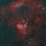 Photographed with APO 94 mm refractor telescope and ASI 2600 MC color camera in Stuvsta, during two nights in October 2023.. Mosaic of two sets of images, 44*3 min and 49*3 min each, and using the IDAS NB1 dual band filter. Post-processing in Pixinsight and Photoshop. NGC 7822