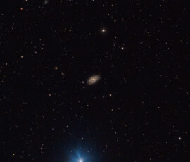 Messier 109 (also known as NGC 3992) is a barred spiral galaxy exhibiting a weak inner ring structure around the central bar approximately 83.5 ± 24 million light-years away in the northern constellation Ursa Major. M109 can be seen south-east of the star Phecda (γ UMa, Gamma Ursa Majoris) in the Big Dipper (Karlavagnen).
Photographed with APO107 refractor telescope and the then new ZWO ASI 2600MC colour CMOS camera in Åva, April 10th, 2021. Exposure was 20 * 2 min. M109