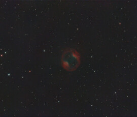 Jones-Emberson 1 (PK 164+31.1), also known as the Headphone Nebula, is a 14th magnitude planetary nebula in the constellation Lynx at a distance of 1600 light years. It is a larger planetary nebula with low surface brightness. The 16.8-magnitude central star is a very blue white dwarf.
Photographed with RC 8" reflector telescope and the ASI 2600MC color camera in Stuvsta, February 10th 2025. Exposure was 30*3 min + 30 * 4 min with IDAS GNB narrowband filter under full moon. Post-processing in Pixinsight 9.1. Jones-Emberson 1 Nebula