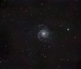 Photographed with the MN 190 mm reflector and Atik 360EX monchrome CCD camera in Stuvsta on November 14th, 2025. Exposure was 30 min for each of R, G, and B, and 48 min for L. Postprocessing in Pixinsight with Blur Xterminator and in Photoshop to add star spikes. M 74